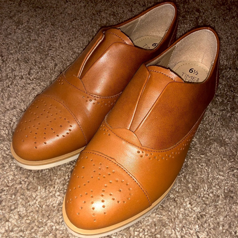 Time and Tru•Leather•Brown Loafers•Size 6 1/2